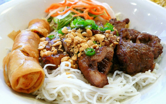 Bún Thịt Nướng Sang - Chợ Nguyễn Tri Phương
