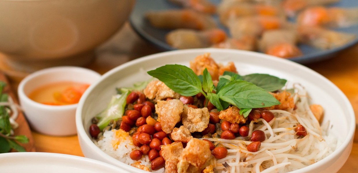 QUÁN HUẾ O MÂN VỚI KHÔNG GIAN THOÁNG MÁT VÀ MÓN ĂN ĐẶC TRƯNG