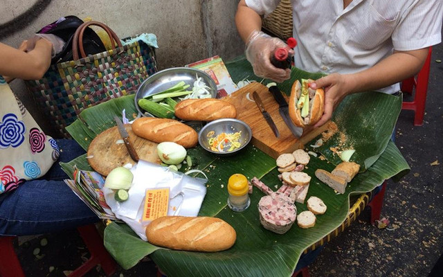 Cụ Lý - Bánh Mì Chả Bò Thì Là