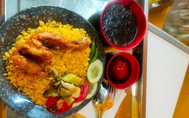 Cơm Chiên Gà Xối Mỡ - Mì Xào Thanh Hằng