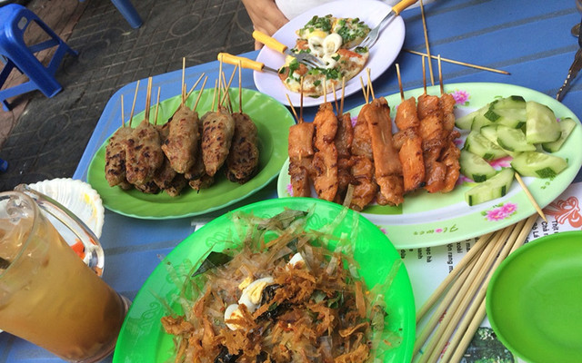 Hẻm Ăn Vặt - Nguyễn Tri Phương