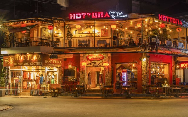 Hot Tuna Bar & Restaurant