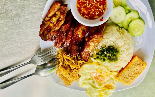 Cơm Tấm Sườn Chéo - Huỳnh Văn Bánh