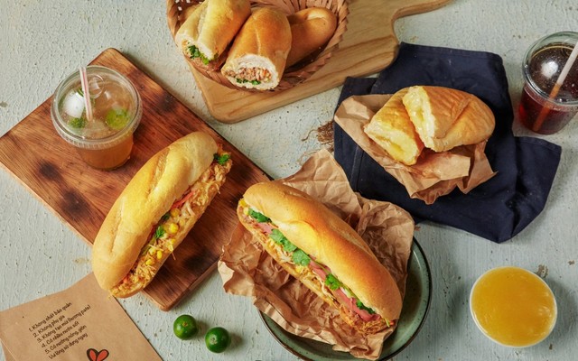 Bánh Mì Vợ Ong Vàng - Chùa Bộc