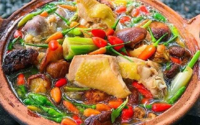 Gà Tiềm Ớt Hiểm Nhà Đôi - Phạm Văn Thuận