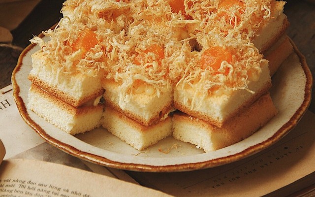 Calicious - Bông Lan Trứng Muối - Shop Online