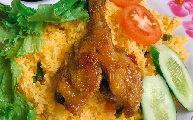 Cơm Gà Xối Mỡ Ngọc Hằng