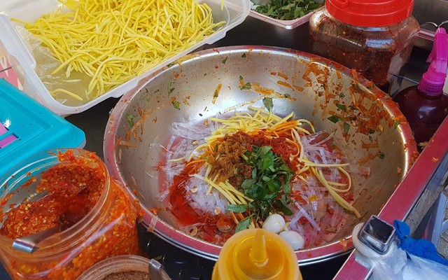 Bánh Tráng Trộn - Miền Tây - Vỉa Hè