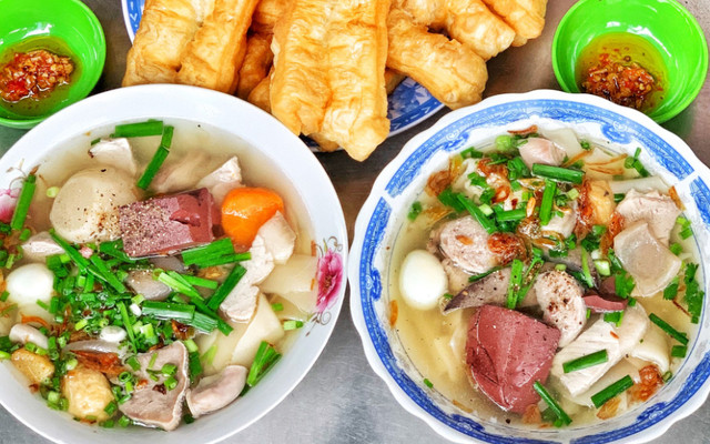 Cô Tám - Hoành Thánh Lá, Bánh Canh & Hủ Tiếu