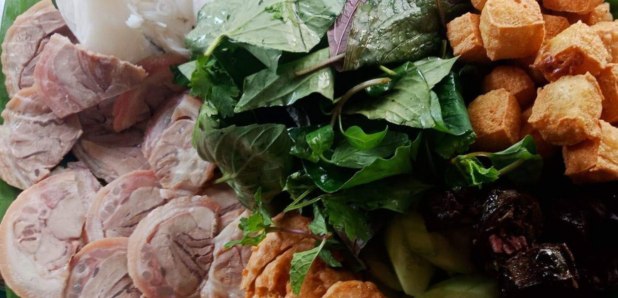 BÚN ĐẬU MẮM TÔM ĐẦY ẮP TOPPING HẤP DẪN TẠI QUÁN BÚN ĐẬU HOÀNG ANH