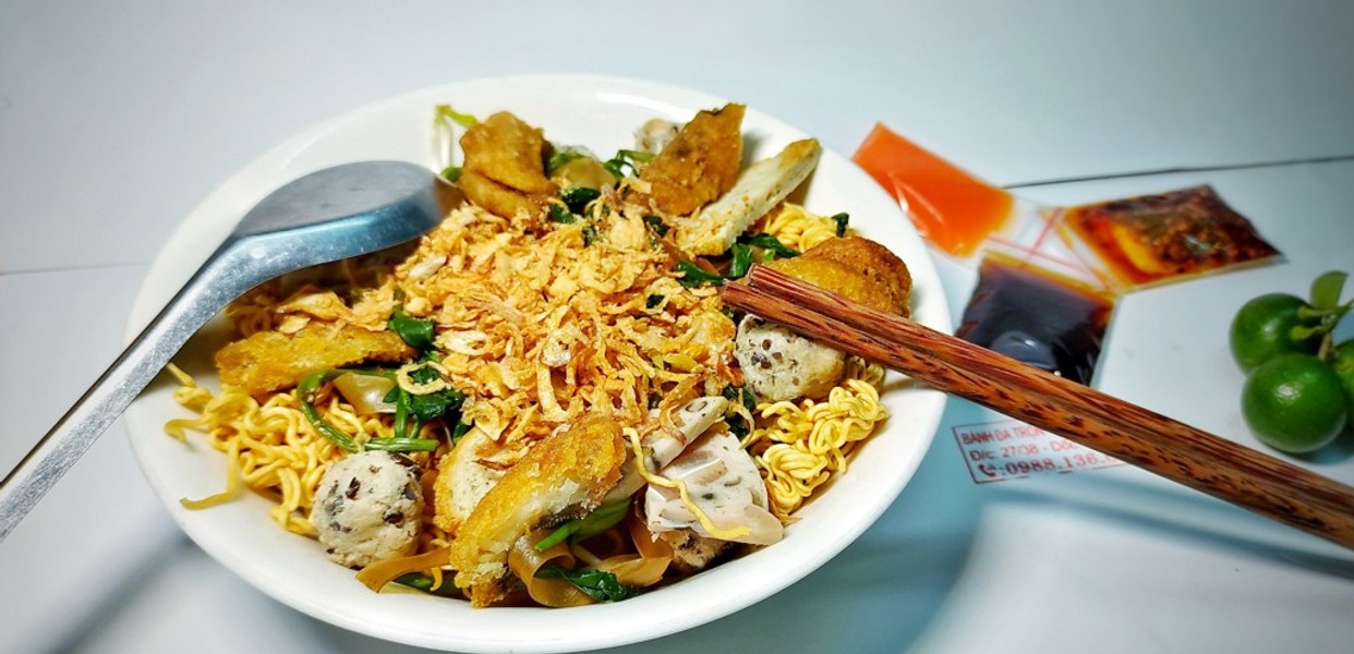 BÁNH ĐA TRỘN NHƯ MÂY VỚI TOPPING ĐẦY ẮP HẤP DẪN