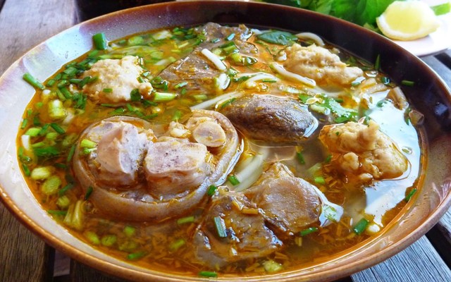 Bún Bò Huế Sông Hương - Dương Khuê