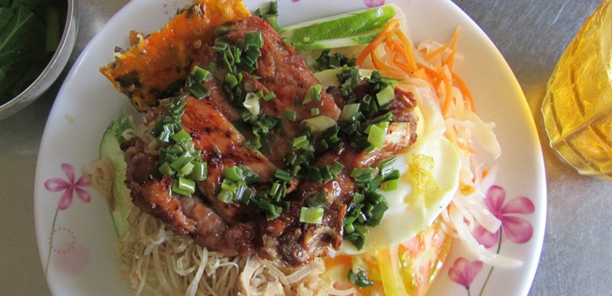 CƠM TẤM TÍ NỊ VỚI KHÔNG GIAN THOÁNG ĐÃNG VÀ MÓN ĂN NGON BÌNH DÂN