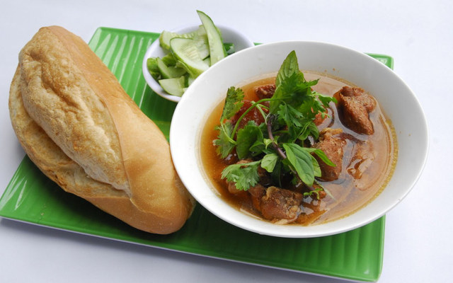 Bún Giả Cầy & Bánh Mì Sốt Vang