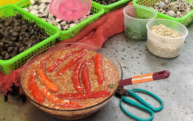 Ngọc Châm Quán - Ốc Ngao, Nem Chua & Mực Nướng