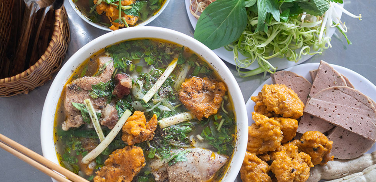 BÚN BÒ O TÚ ĐƯỜNG SỐ 1 CÓ THỰC ĐƠN ĐA DẠNG PHONG CÁCH HUẾ