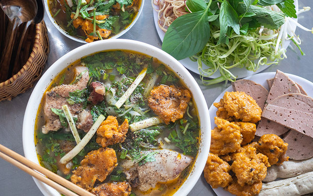 O Tú - Bún Bò Huế - Chợ Lớn