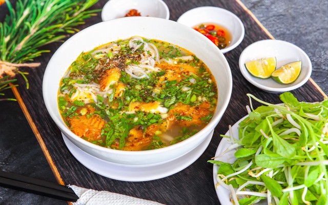 Bánh Canh Cá Lóc Xứ Huế - Nguyễn Văn Công