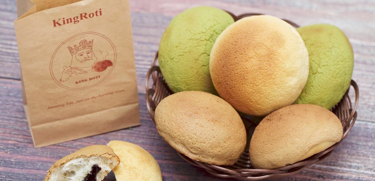 BÁNH KING ROTI VỚI LỚP VỎ NÂU VÀNG HẤP DẪN TRÊN VỈ NƯỚNG