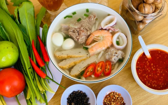 Bánh Canh Mì Cô Túc