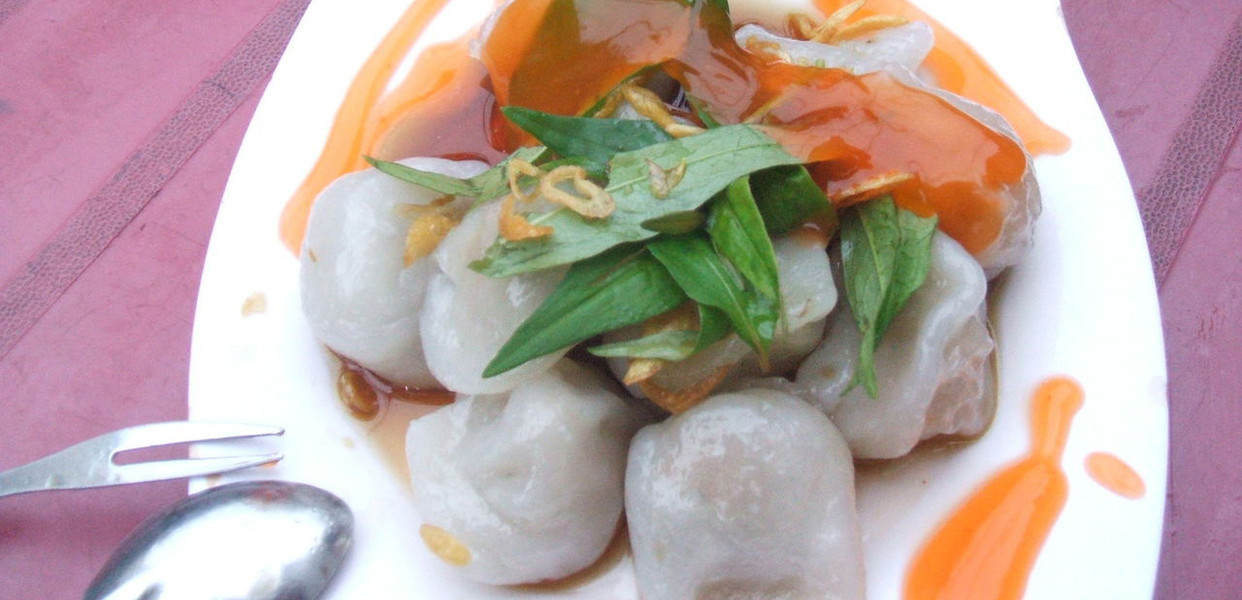 QUÁN NHỎ VEN ĐƯỜNG NHƯNG LUÔN ĐÔNG KHÁCH CHỜ MUA