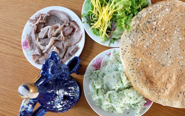 Trúc Ly - Bánh Hỏi & Cháo Lòng Bình Định