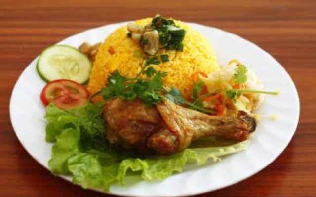 Cơm Gà Xối Mỡ 68 - Cách Mạng Tháng 8