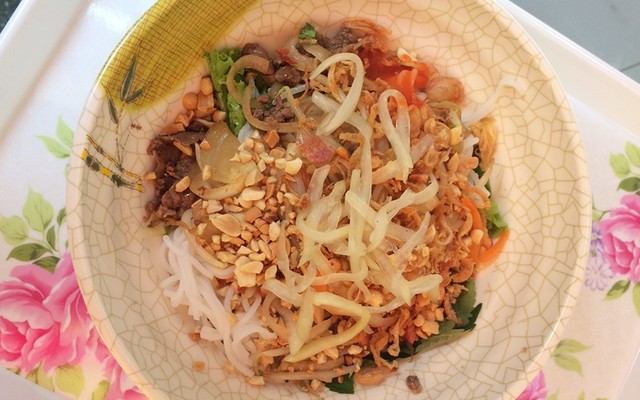 Thịt Xiên Nướng Cô Huyền - Nguyên Hồng