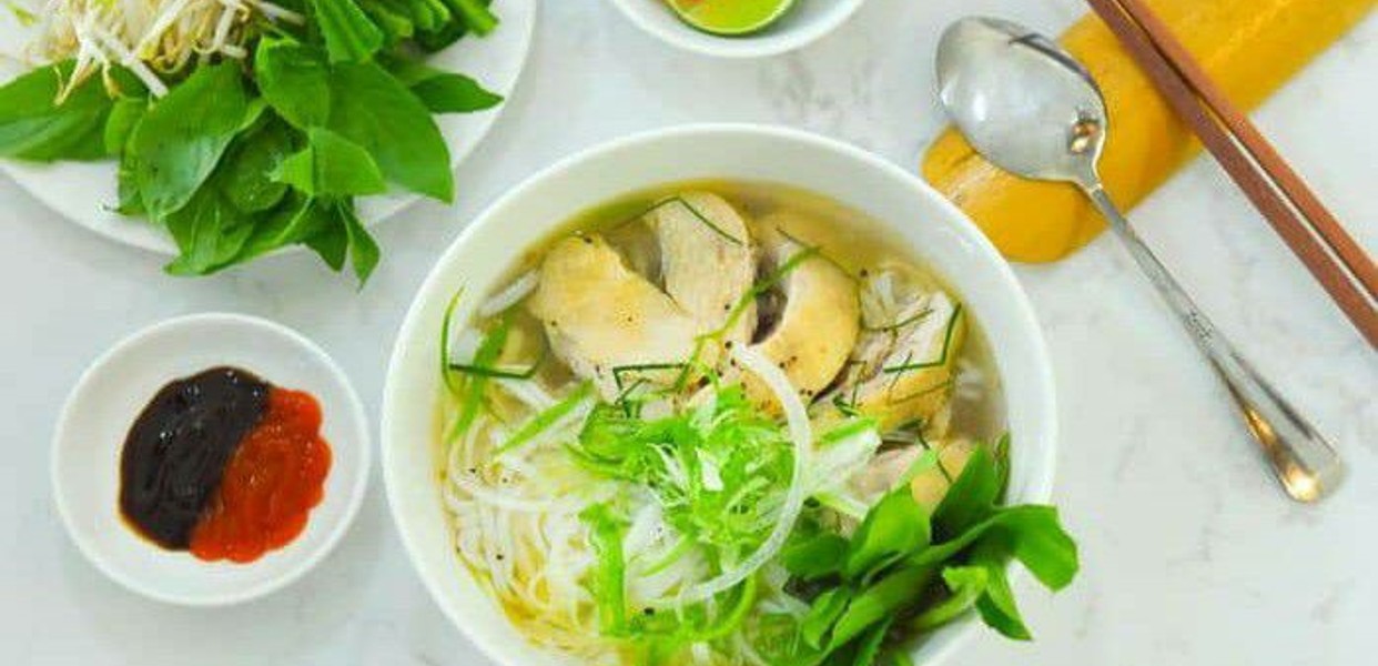 PHỞ GÀ SƠN NGA THƠM LỪNG VỚI LÁ CHANH ĐẶC TRƯNG