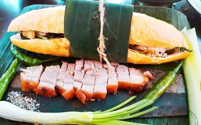 Bánh Mì Heo Quay Cô Tuyết - Lê Đình Lý