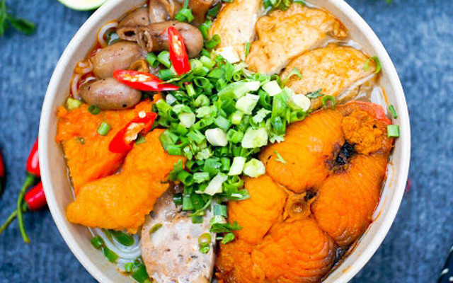 Út Hà Quán - Bún Lòng Cá Cay - Quang Trung