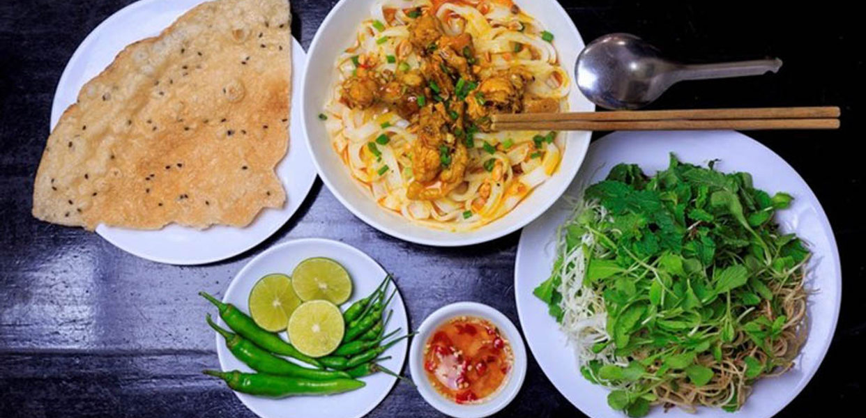 MÌ QUẢNG NGON ĐÀ NẴNG ĐƯỢC TRÌNH BÀY HẤP DẪN TRONG TÔ LỚN TỎA HƯƠNG THƠM PHỨC