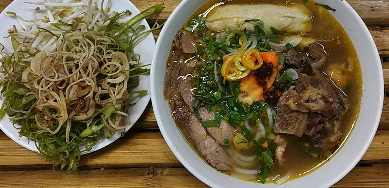 CHI NHÁNH BÚN BÒ XƯA TRÊN ĐƯỜNG CÁCH MẠNG THÁNG 8 NỔI BẬT VỚI KHÔNG GIAN SẠCH ĐẸP