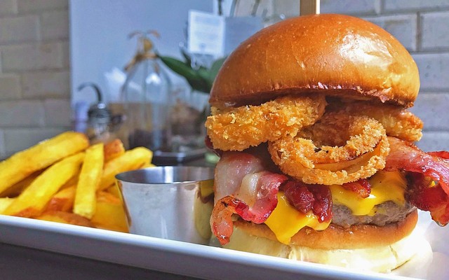 Hungry Bunny - American Bistro