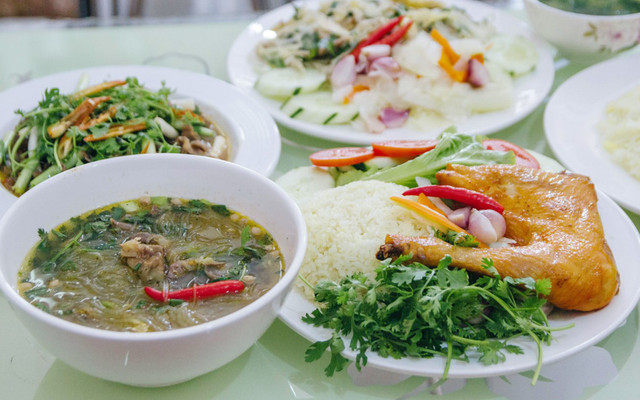 Sơn Ca - Gà Ta Đi Bộ