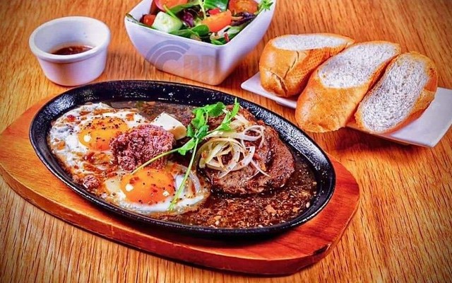 Cơm Gà Xối Mỡ Ánh Vy - 123A Bà Hạt