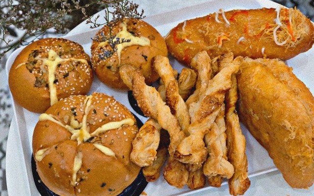 Bánh Mì & Bánh Bao Ba Hưng Bakery - 91 Lê Văn Hiến