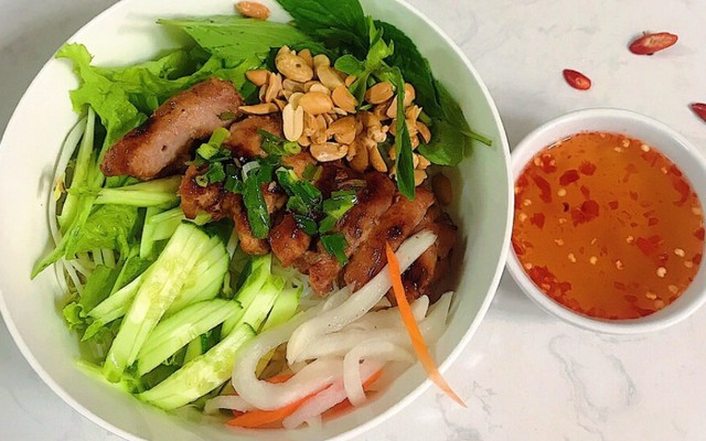 Cô Lùn - Bún Thịt Nướng & Cơm Tấm