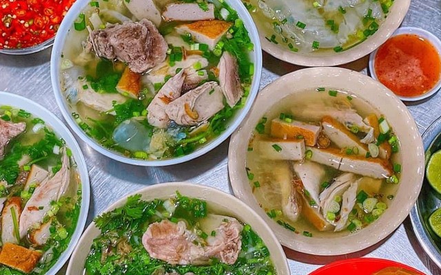 Công Hằng - Bánh Canh Chả Cá Nha Trang - Cư Xá Phú Lâm B