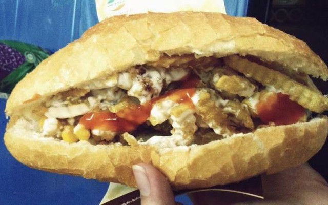 Cô Ngà - Bánh Mì Nem Khoai