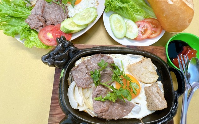 Bít Tết Cô Liên