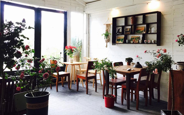 Tiệm Cà Phê Hoa Hồng