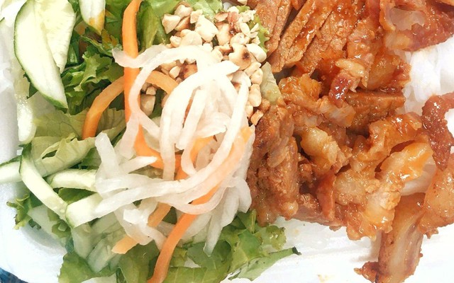 Hai Chị Em - Bún Thịt Xào & Cơm Tấm