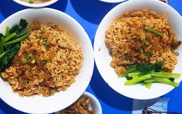 Bố Già Quán - Cơm Gà & Mì Trộn