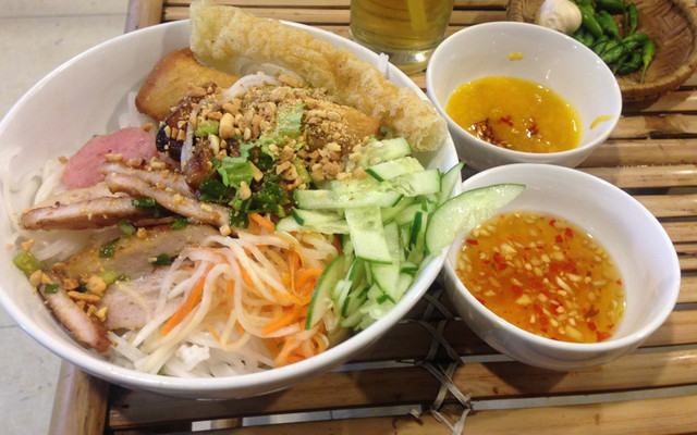 Bún Thịt Nướng, Bún Xào & Bánh Ướt - Chợ Bình Khánh