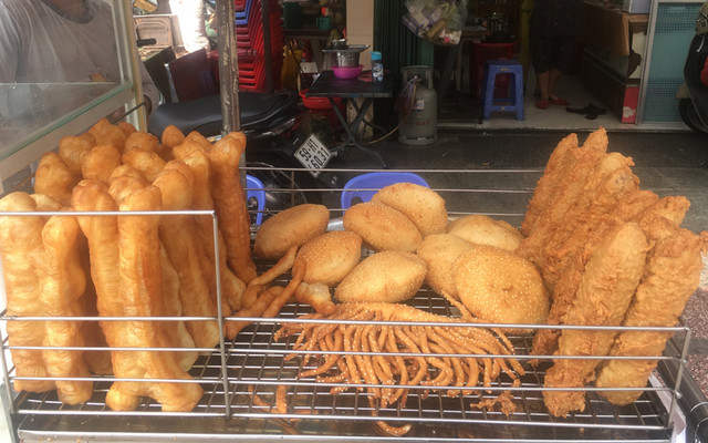 Chuối Chiên & Bánh Tiêu Chợ Hòa Bình