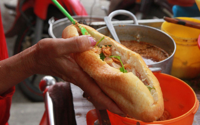 Bánh Mì Heo Quay - Lê Đình Lý