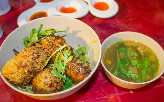 Lucky - Mì Gà Da Giòn