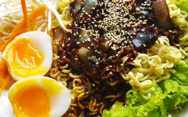 Quán Nhà - Gà Phô Mai, Mì Cay & Sinh Tố