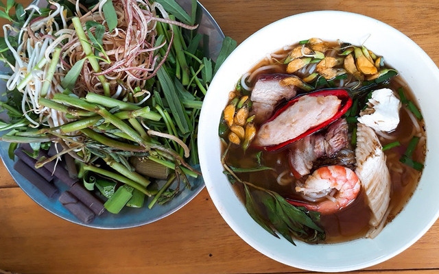 Năm Hà - Bún Mắm